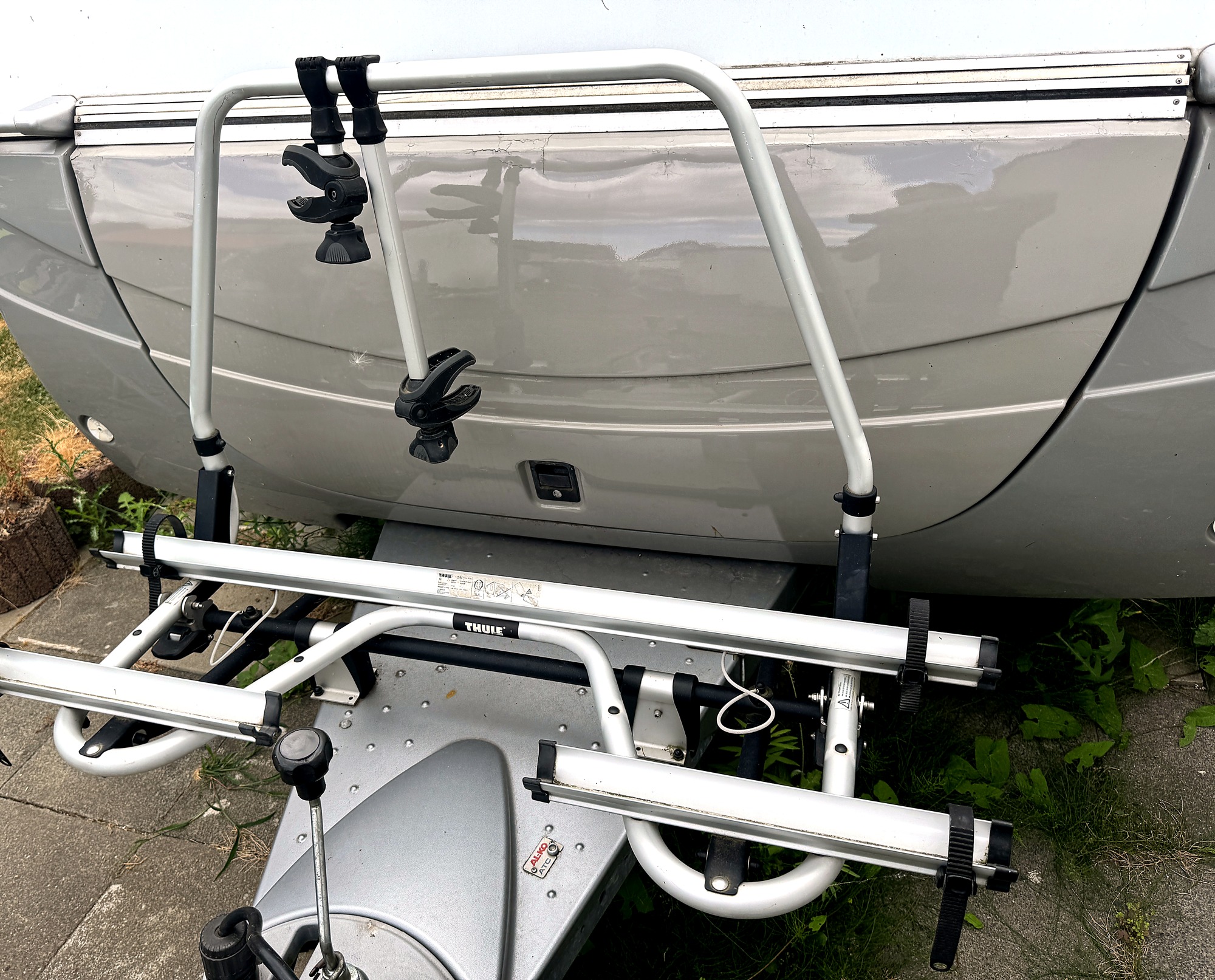 Thule Deichsel-Fahrradträger, wird mitverkauft.
